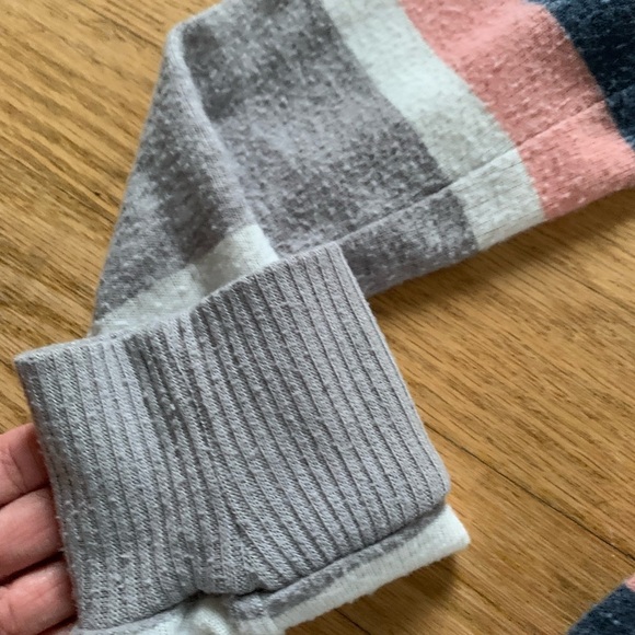 Lightweight soft women’s sweater size medium by Two Beautiful Maternity - Picture 4 of 7